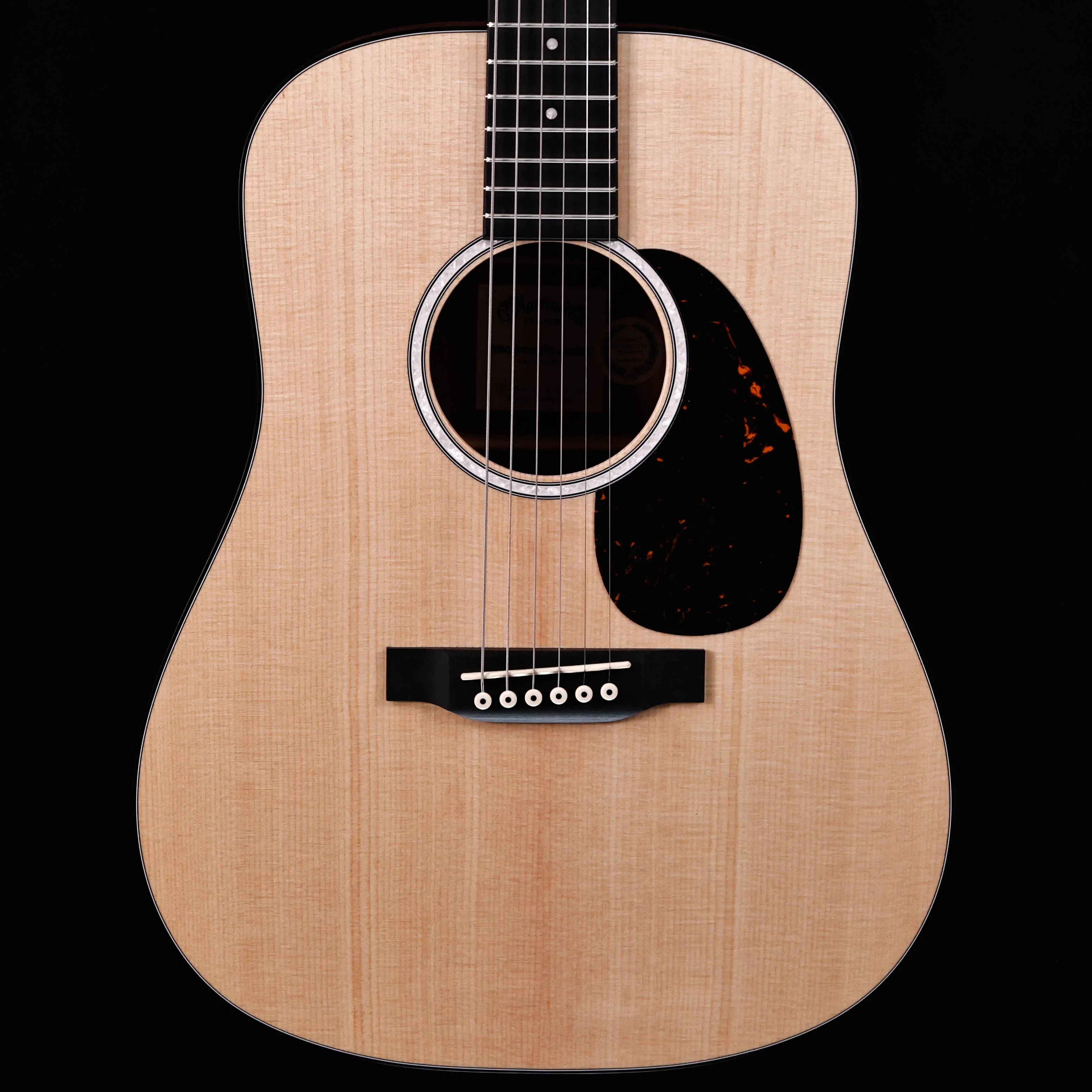 Martin DJr-10 (Sitka top) Junior w Gig Bag 3lbs 9.3oz